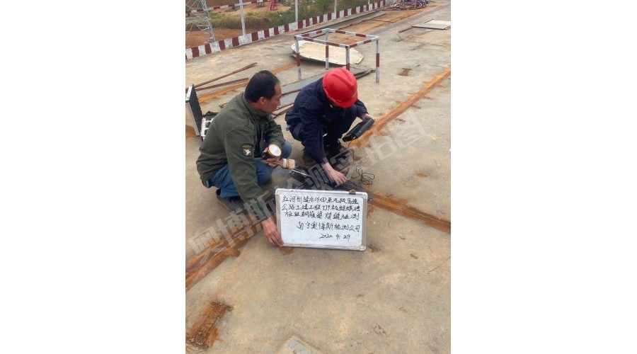 云南，紅河州建水至元陽高速公路土建工程，螞蝗塘匝道鋼箱梁焊縫檢測現(xiàn)場作業(yè)